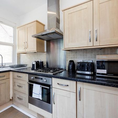 Welcomestay Colliers Wood Two Bed Apartment - Home Away From Home Londra Dış mekan fotoğraf