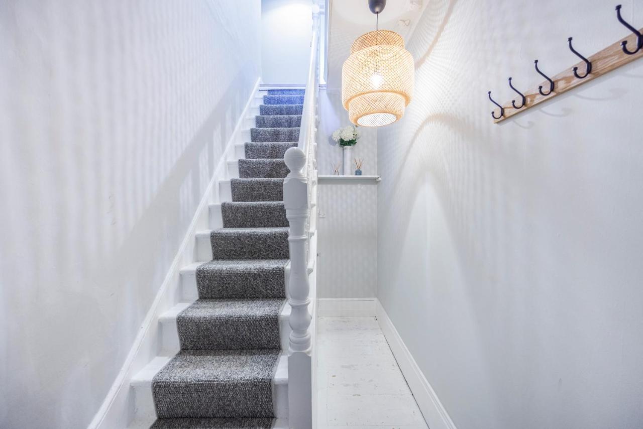 Welcomestay Colliers Wood Two Bed Apartment - Home Away From Home Londra Dış mekan fotoğraf