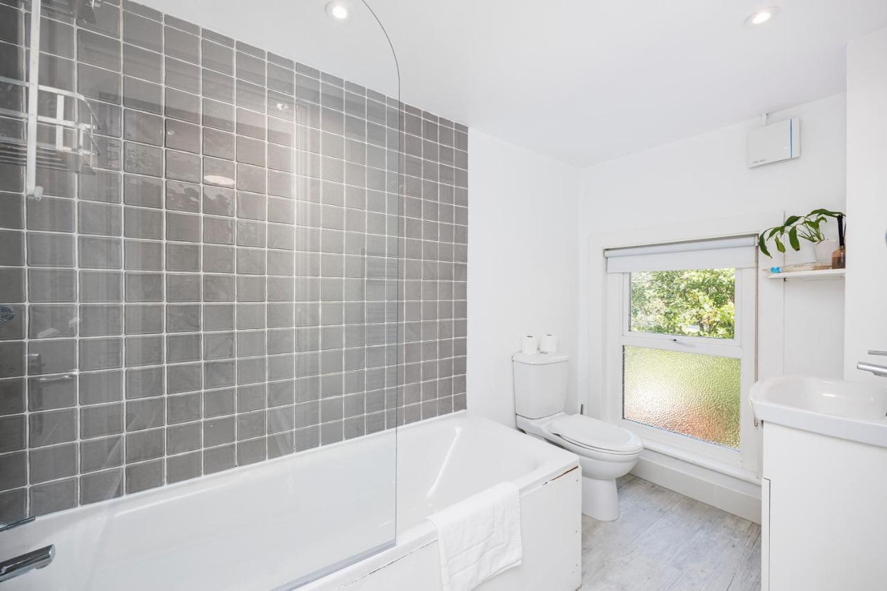 Welcomestay Colliers Wood Two Bed Apartment - Home Away From Home Londra Dış mekan fotoğraf