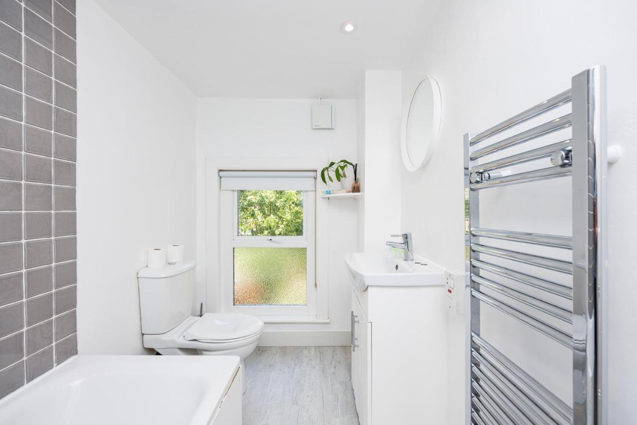 Welcomestay Colliers Wood Two Bed Apartment - Home Away From Home Londra Dış mekan fotoğraf