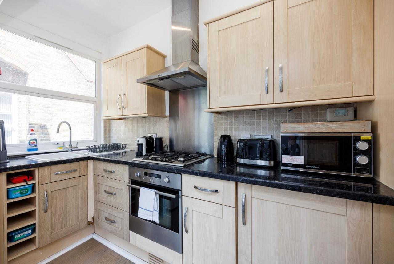 Welcomestay Colliers Wood Two Bed Apartment - Home Away From Home Londra Dış mekan fotoğraf