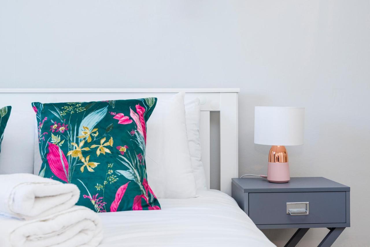 Welcomestay Colliers Wood Two Bed Apartment - Home Away From Home Londra Dış mekan fotoğraf