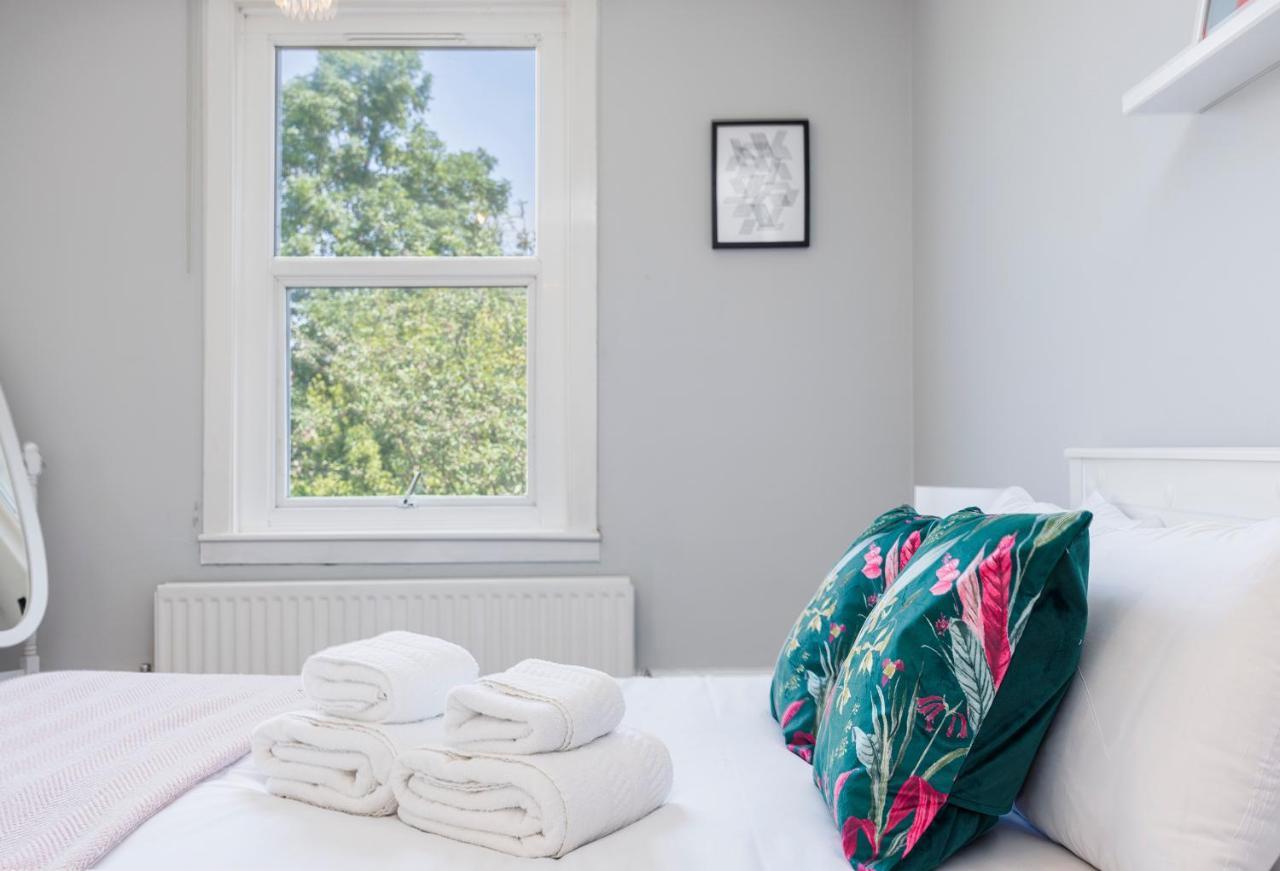 Welcomestay Colliers Wood Two Bed Apartment - Home Away From Home Londra Dış mekan fotoğraf